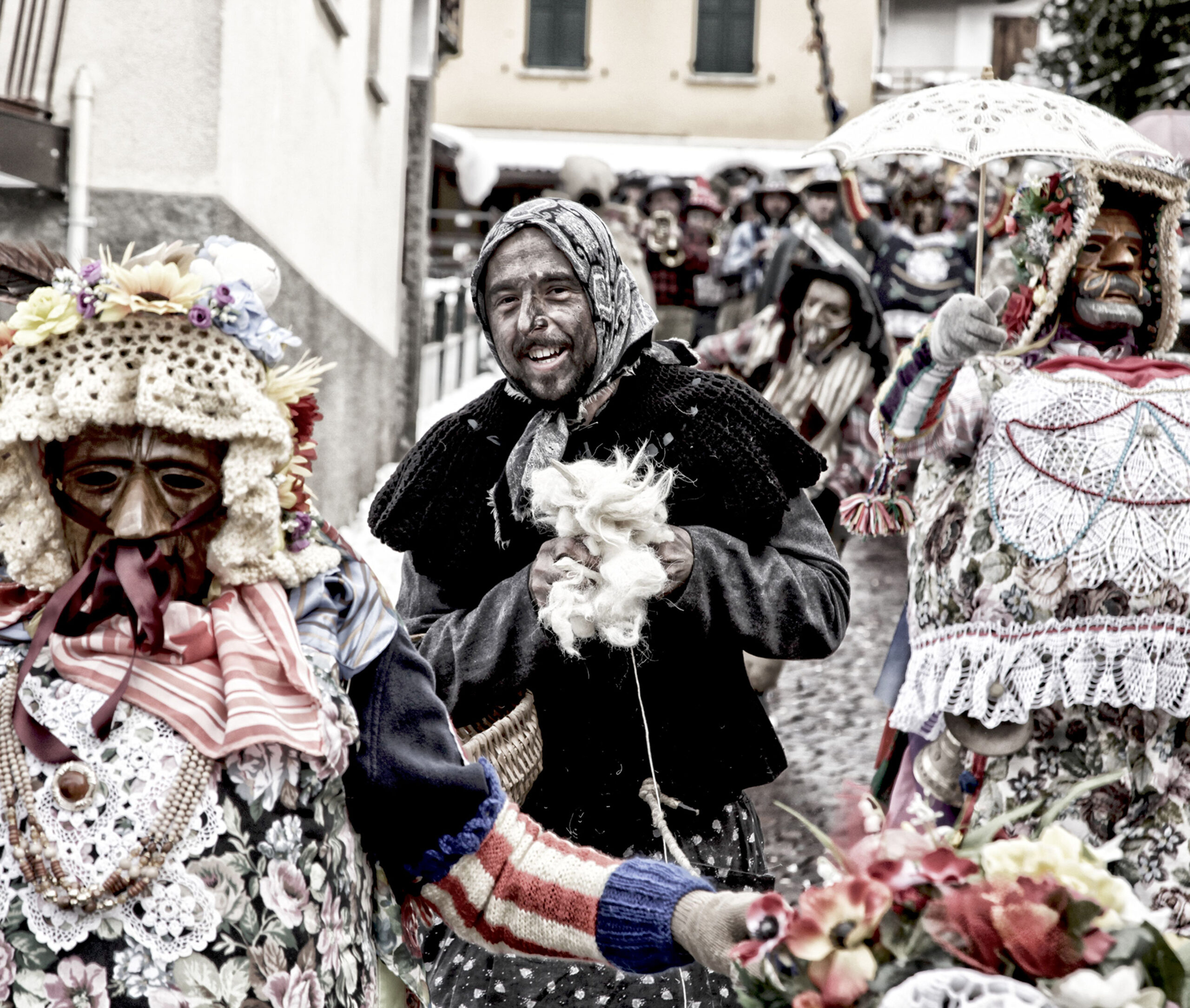 Carnevale di Schignano: Il Ritmo Selvaggio della Tradizione