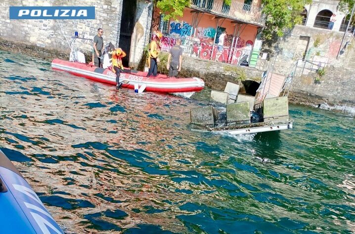 Il pontile ribaltato a Blevio