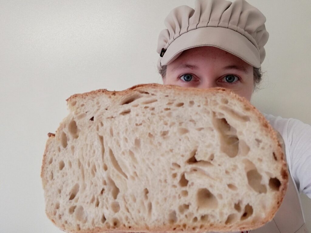 Il piccolo forno artigianale “Il Giardino del Pane” di Erba (Como), fondato e guidato da Mara Viganò, è stato inserito nella prestigiosa guida “Pane e panettieri d’Italia 2026” del Gambero Rosso
