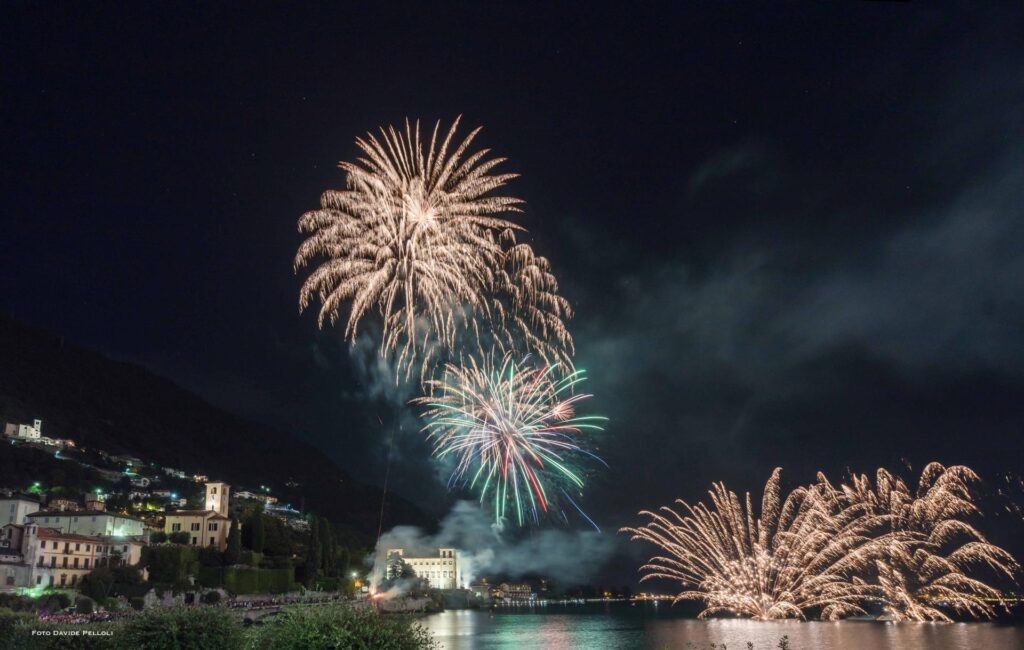 Fuochi Foto dal sito ufficiale https://www.northlakecomo.net/
