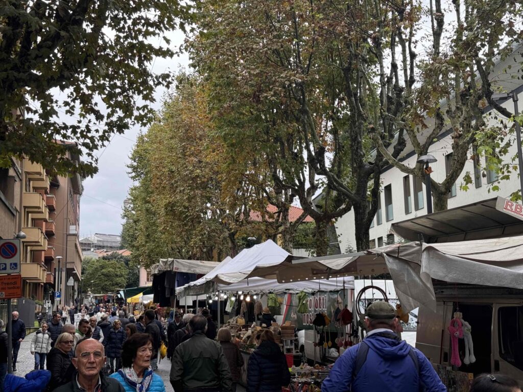 Fiera del Crocifisso, repertorio