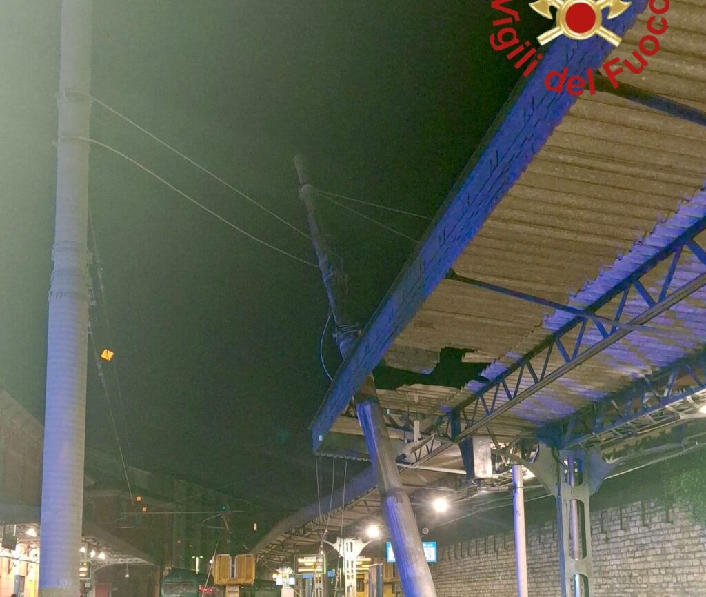 Palo pericolante stazione, Vigili del Fuoco