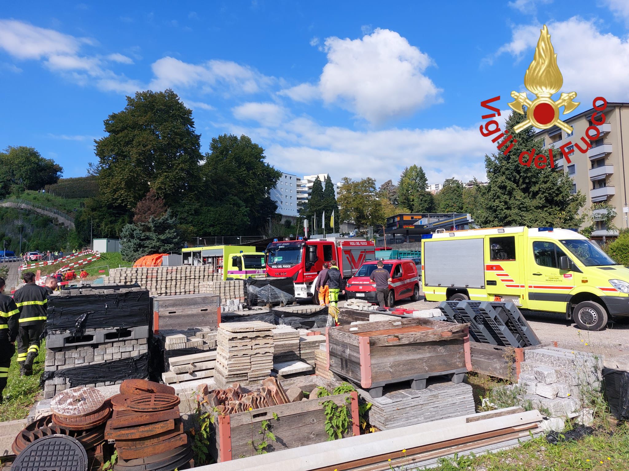 Soccorsi Vigili del Fuoco trattore torrente