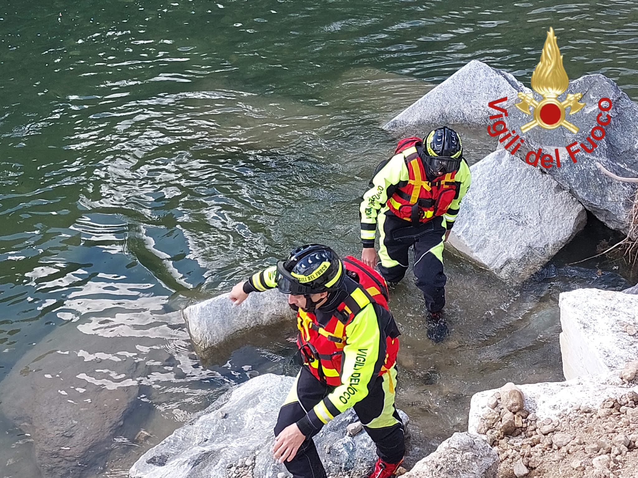 Vigili del Fuoco nel torrente
