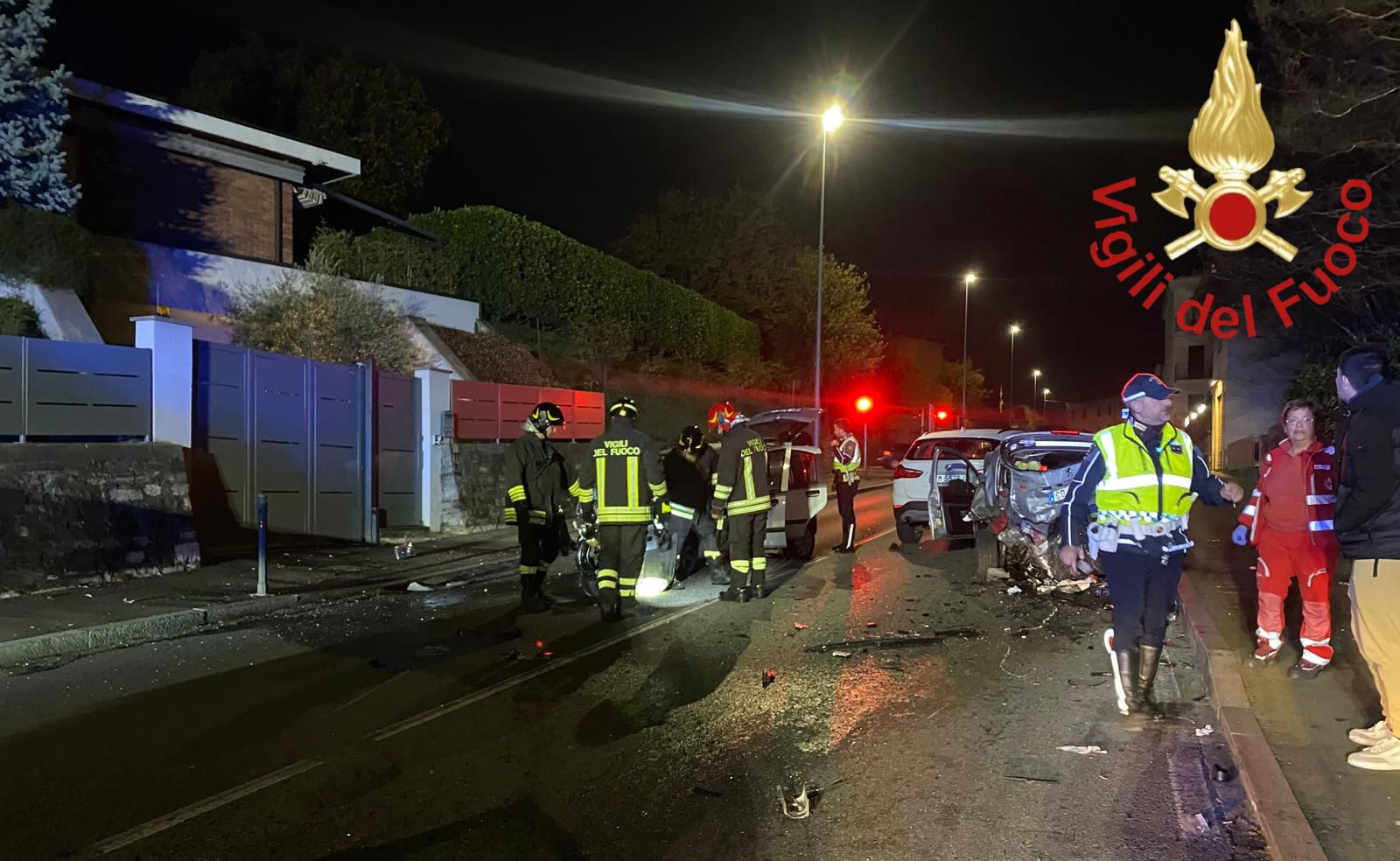 Schianto in via Canturina, foto Vigili del Fuoco