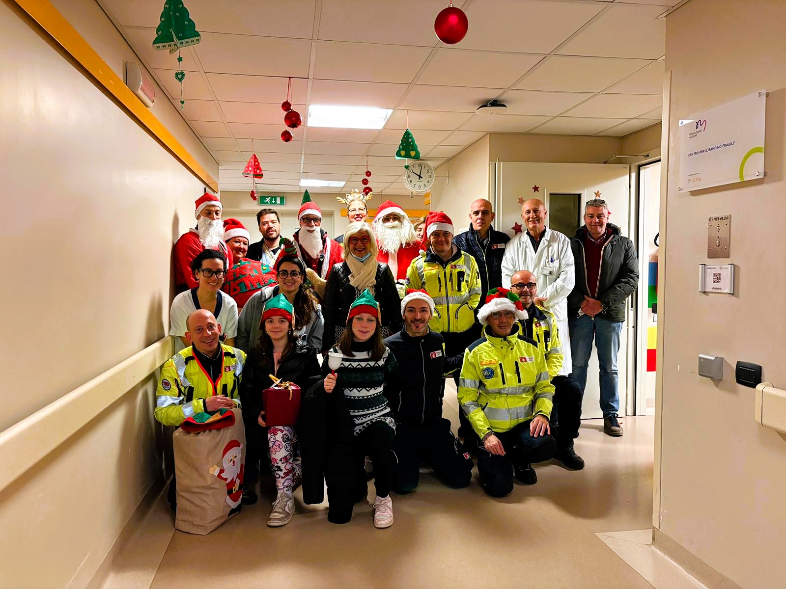 Babbi Natale, ospedale Como con i bambini 