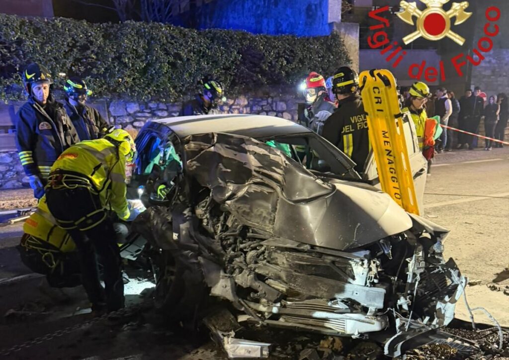 Scontro contro ostacolo, Regina Domaso Vigili del Fuoco