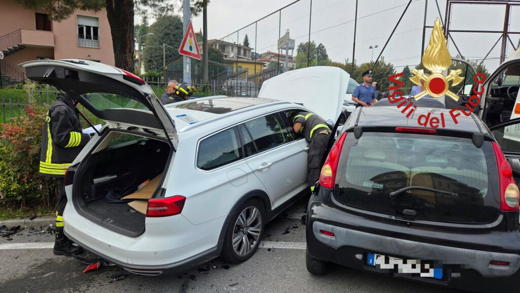 Luisago in via IV Novembre, Vigili del Fuoco